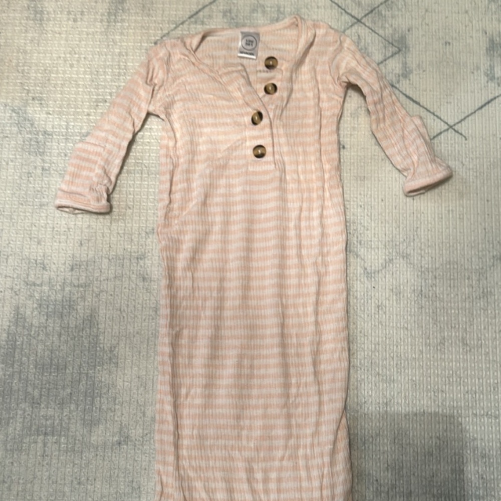 Newborn knot gown